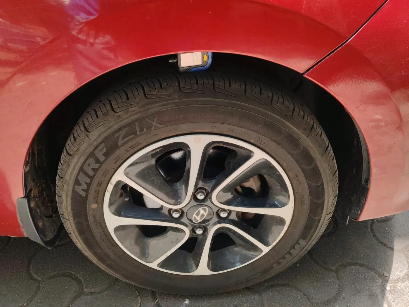 2018 Hyundai Grand i10 SPORTZ AT 1.2 KAPPA VTVT, CNG, Automatic, 35,500 km, tyre