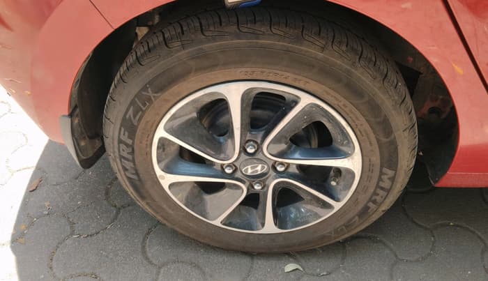 2018 Hyundai Grand i10 SPORTZ AT 1.2 KAPPA VTVT, CNG, Automatic, 33,966 km, tyre