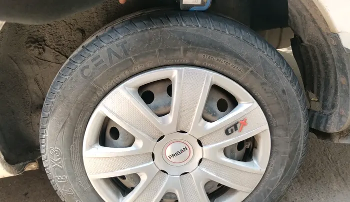 2012 Toyota Etios G, CNG, Manual, 14,446 km, tyre