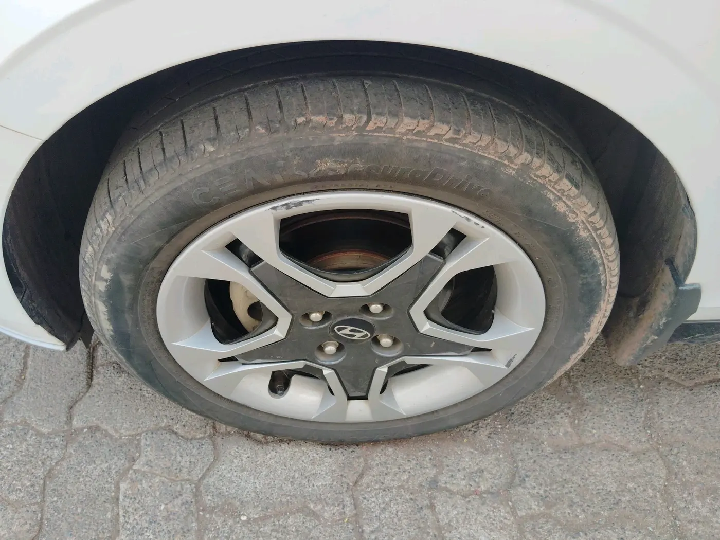 2024 Hyundai NEW I20 Sportz (O) 1.2 IVT, CNG, Automatic, 34,632 km, tyre