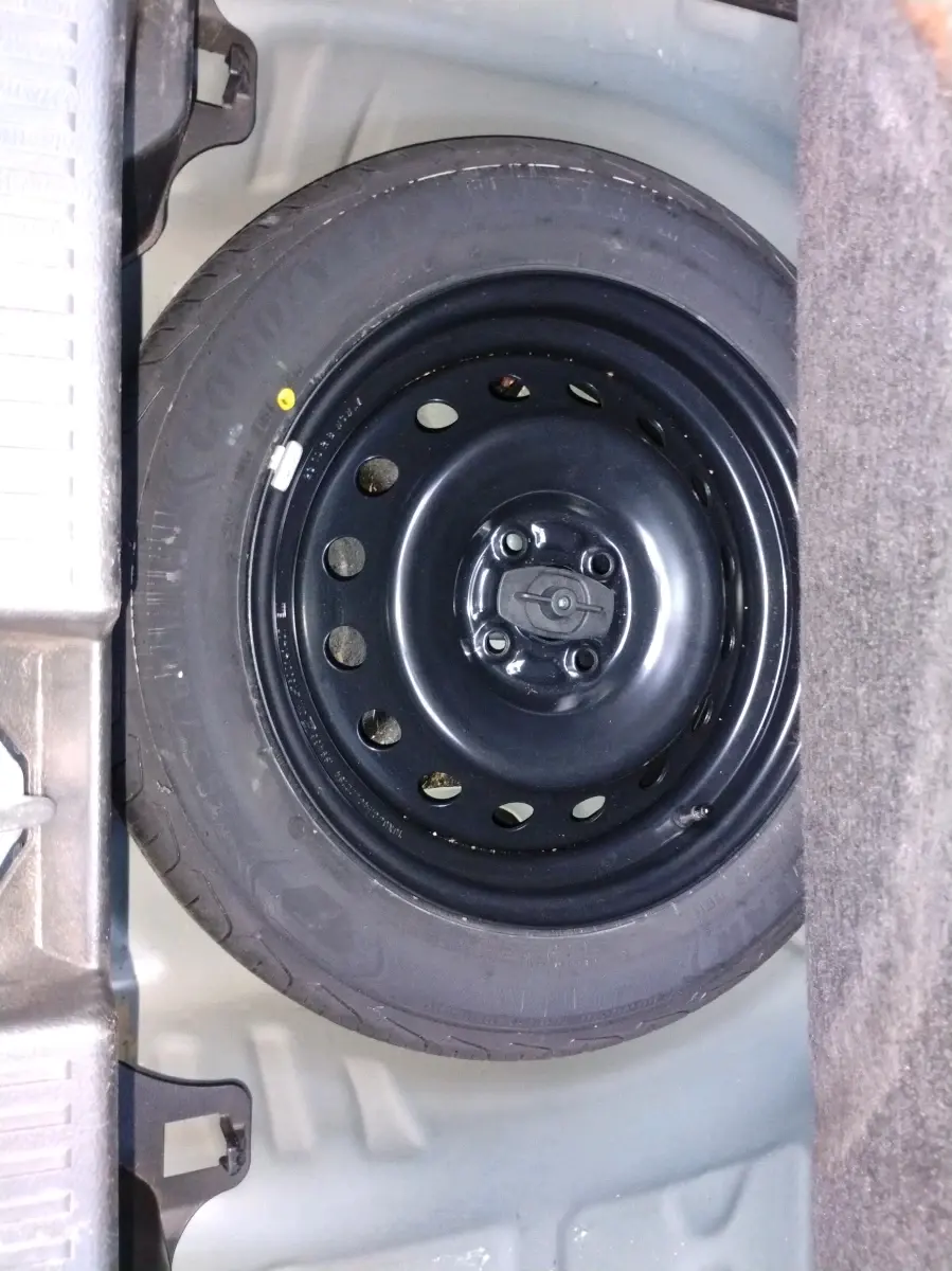 2023 Maruti FRONX DELTA PLUS 1.2L AGS, Petrol, Automatic, 32,333 km, tyre