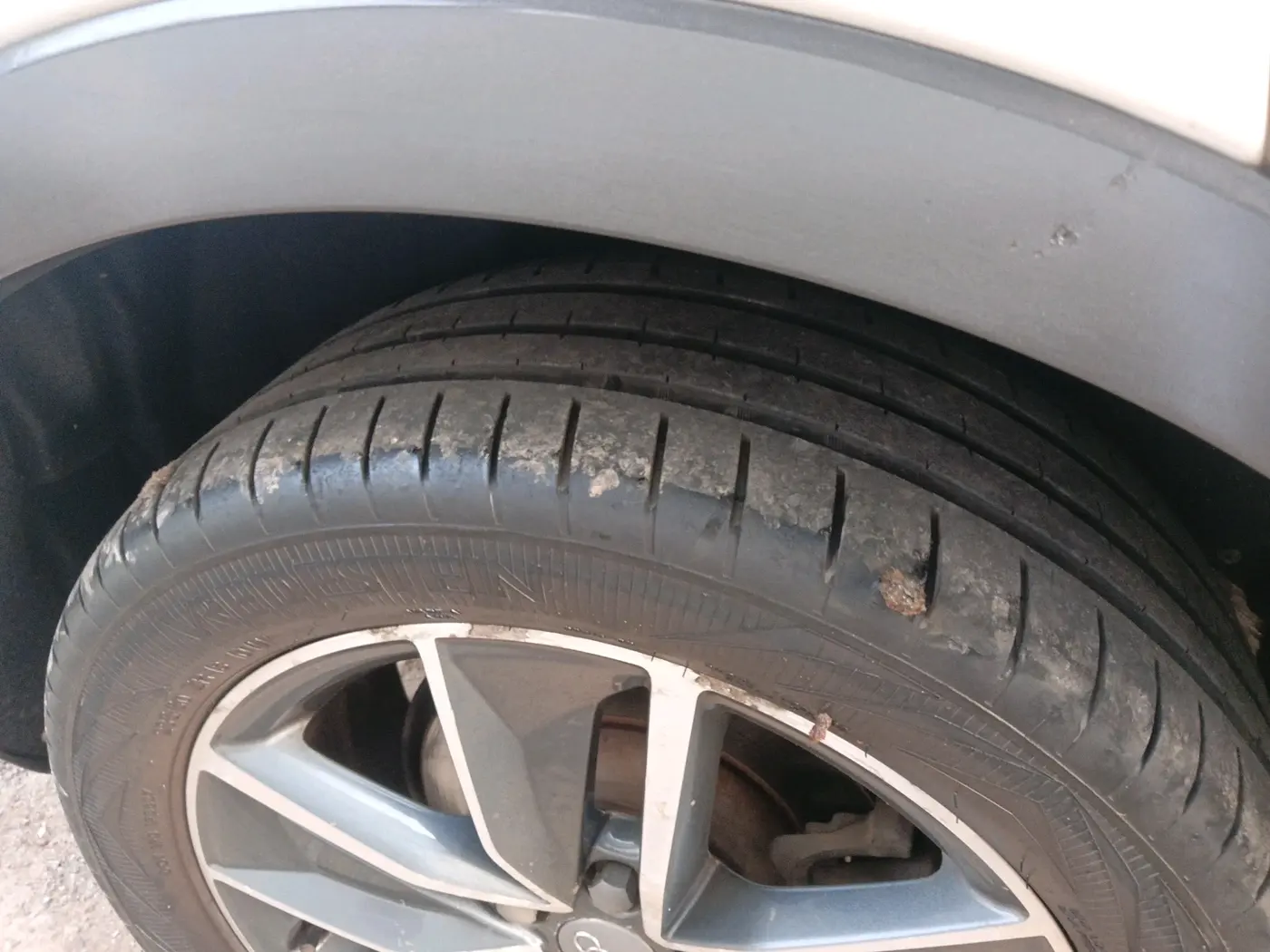 2017 Audi Q3 35 TDI Quattro, Diesel, Automatic, 1,28,234 km, tyre