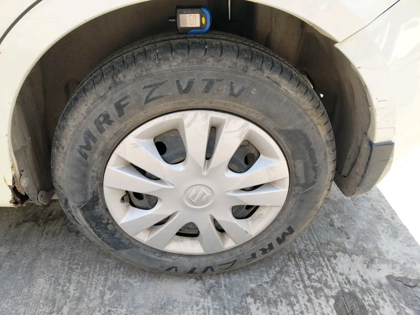 2014 Maruti Swift Dzire VXI, Petrol, Manual, 68,466 km, tyre