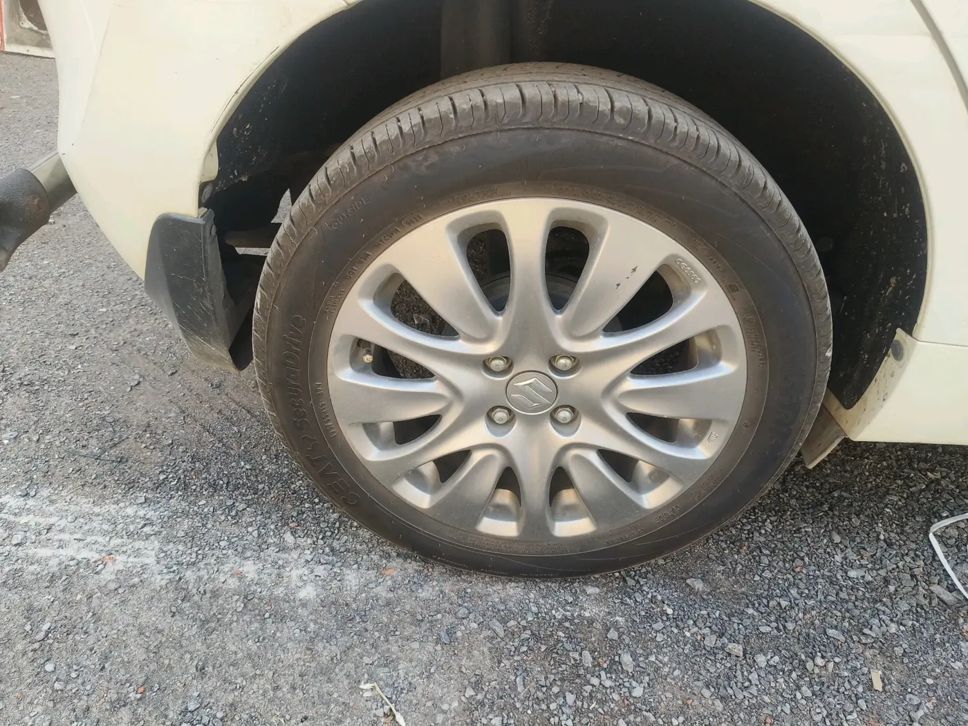 2017 Maruti Baleno ALPHA PETROL 1.2, Petrol, Manual, 1,66,262 km, tyre
