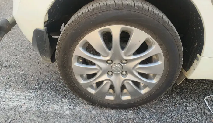 2017 Maruti Baleno ALPHA PETROL 1.2, Petrol, Manual, 1,66,262 km, tyre