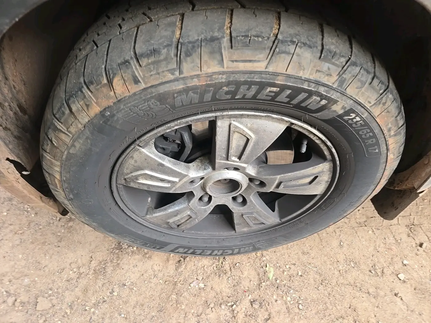 2013 Mahindra XUV500 W8, Diesel, Manual, 1,77,412 km, tyre