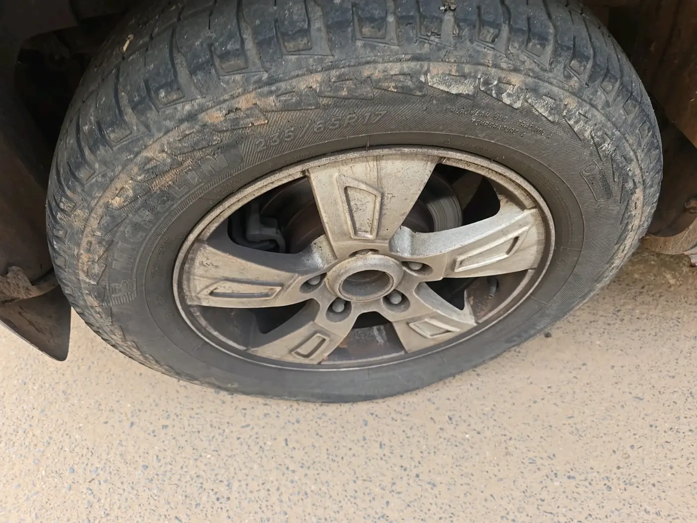 2013 Mahindra XUV500 W8, Diesel, Manual, 1,77,412 km, tyre