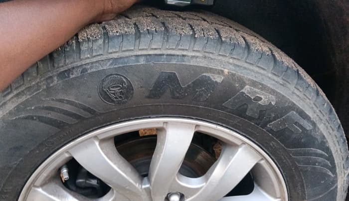 2018 Mahindra XUV500 W11, Diesel, Manual, 1,28,471 km, tyre