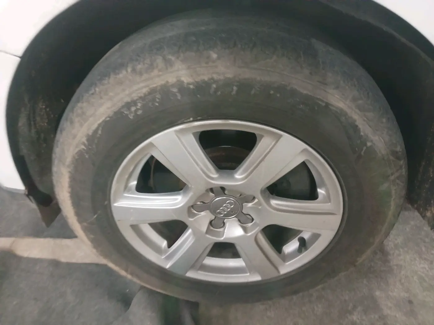 2010 Audi Q5 3.0 TDI QUATTRO, Diesel, Automatic, 1,57,649 km, tyre