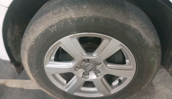 2010 Audi Q5 3.0 TDI QUATTRO, Diesel, Automatic, 1,57,649 km, tyre