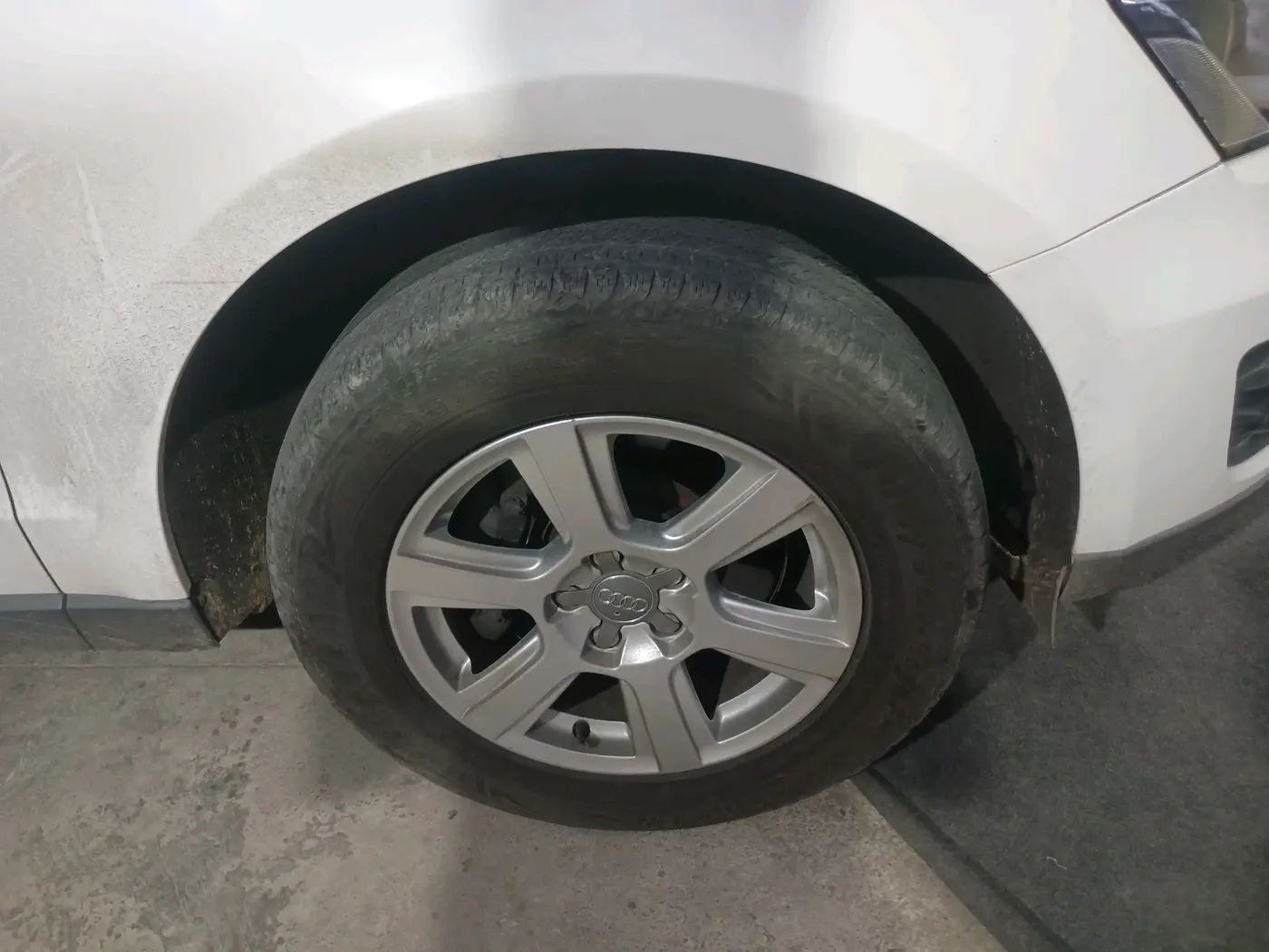 2010 Audi Q5 3.0 TDI QUATTRO, Diesel, Automatic, 1,57,649 km, tyre