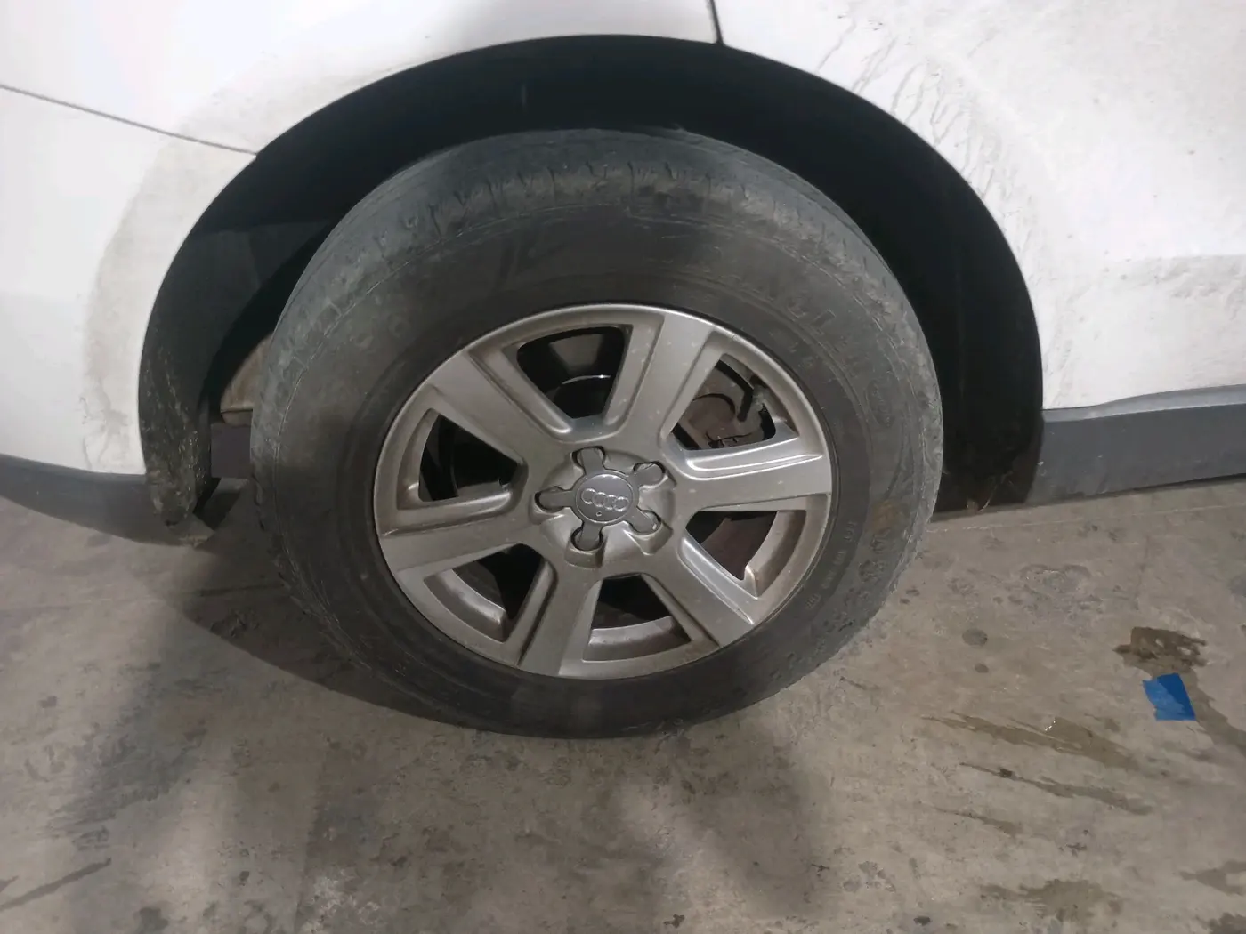 2010 Audi Q5 3.0 TDI QUATTRO, Diesel, Automatic, 1,57,649 km, tyre
