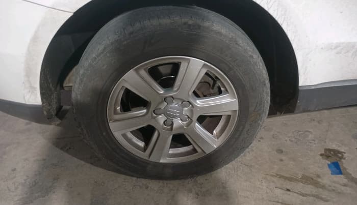2010 Audi Q5 3.0 TDI QUATTRO, Diesel, Automatic, 1,57,649 km, tyre