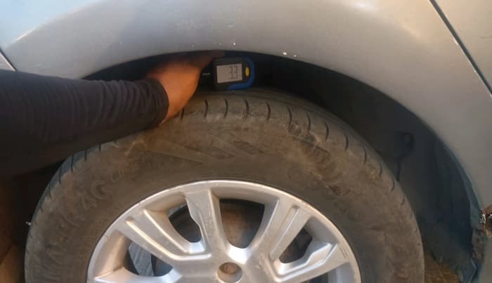 2018 Tata Tiago XZ PETROL, CNG, Manual, 2,30,480 km, tyre
