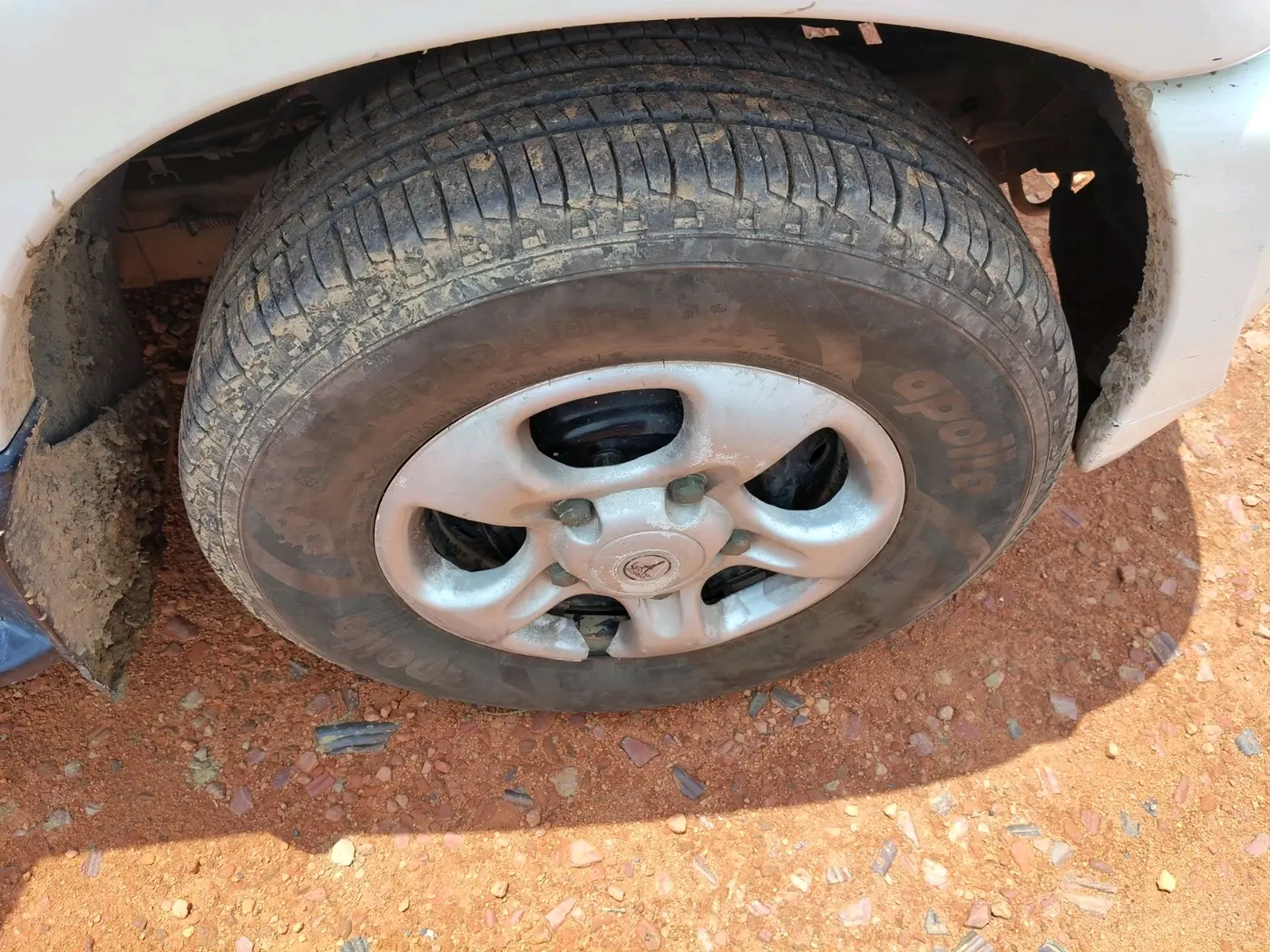 2014 Mahindra Scorpio SLE, Diesel, Manual, 83,558 km, tyre