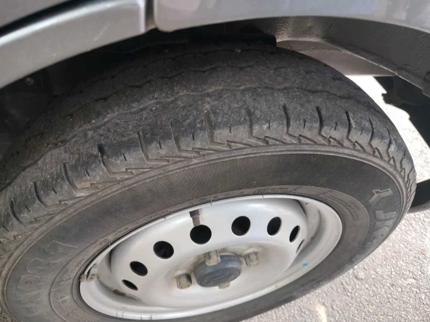 2024 Maruti Eeco  5 STR STD, CNG, Manual, 35,573 km, tyre