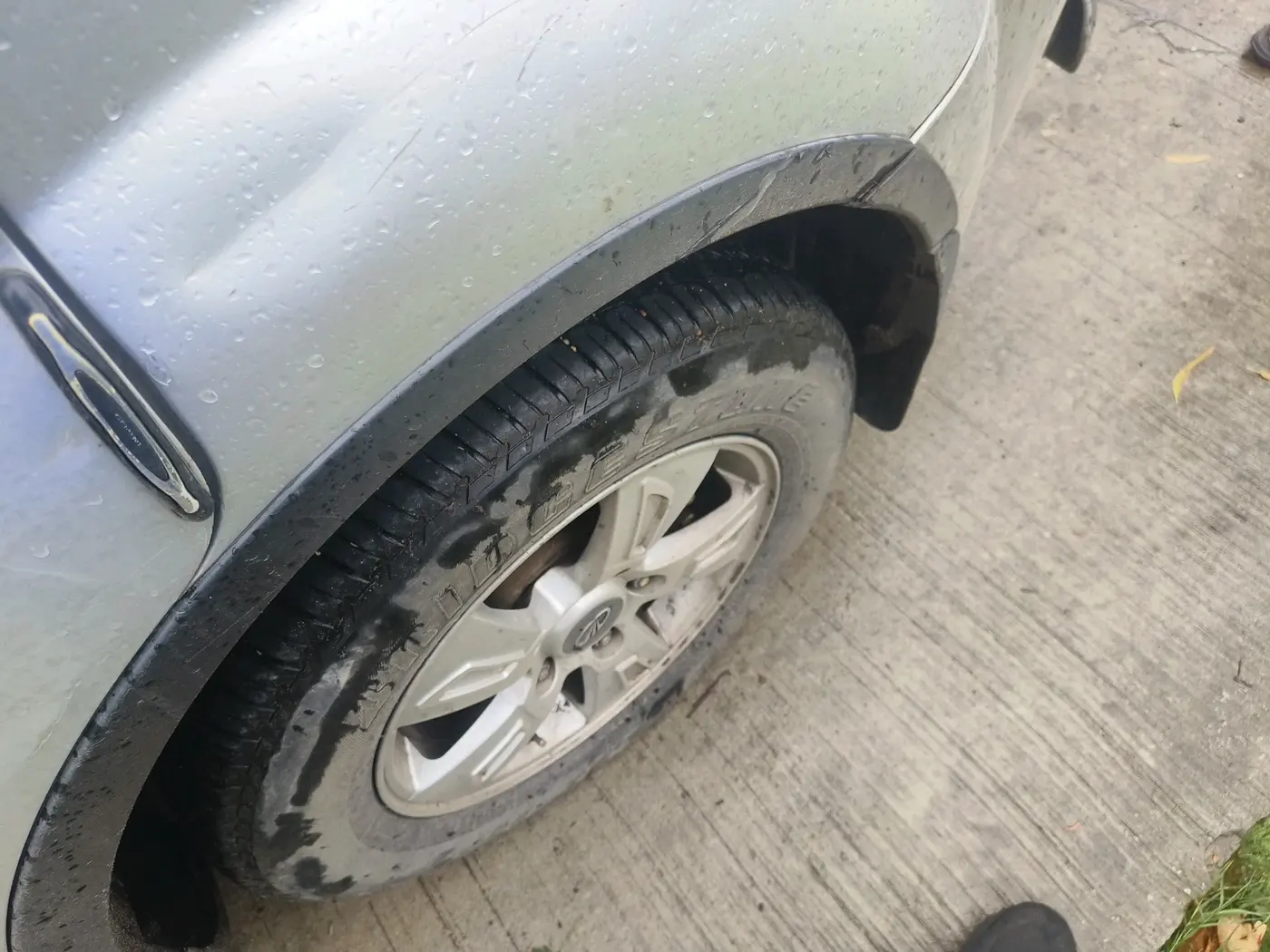 2012 Mahindra XUV500 W8, Diesel, Manual, 1,40,000 km, tyre