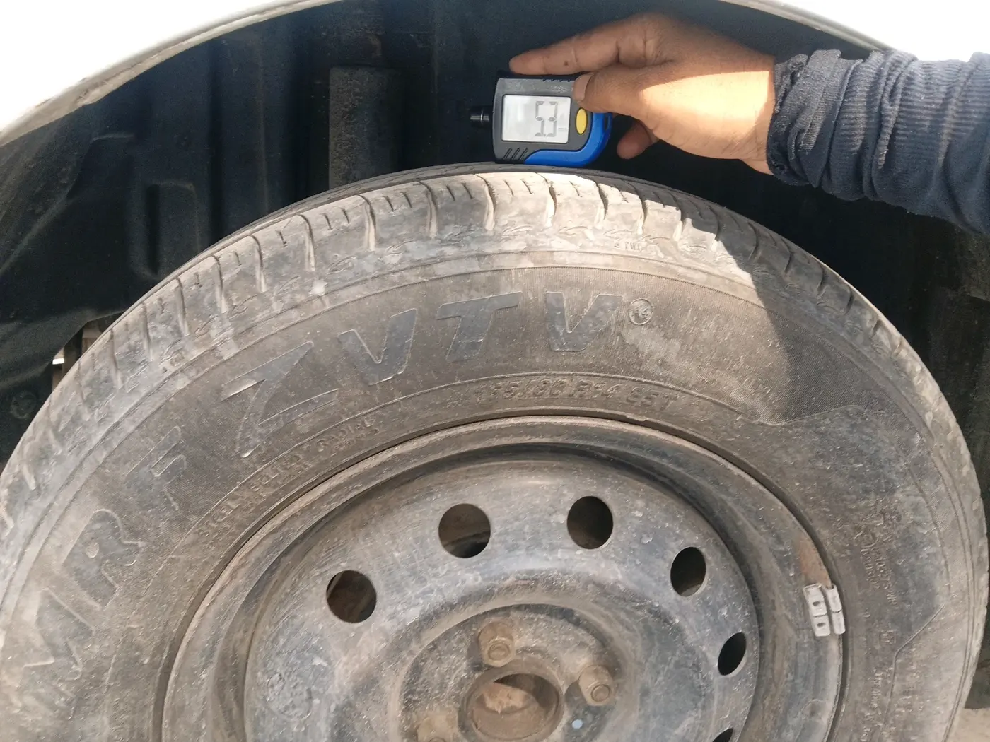 2014 Maruti Swift Dzire VXI, Petrol, Manual, 82,669 km, tyre
