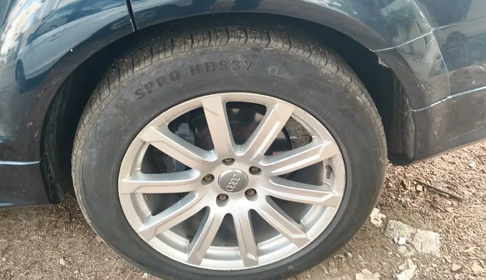 2014 Audi Q7 3.0 TDI PREMIUM PLUS, Diesel, Automatic, 1,46,888 km, tyre