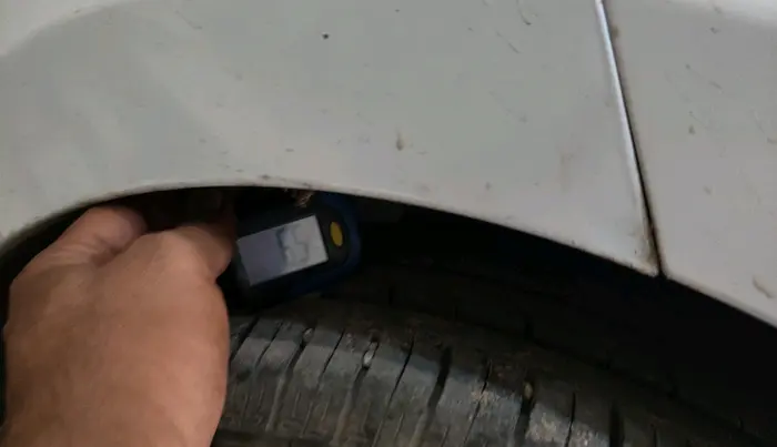 2019 Maruti Swift VXI, CNG, Manual, 1,05,694 km, tyre