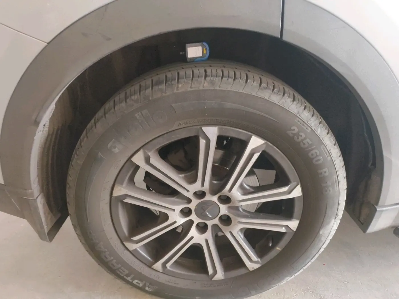 2022 Mahindra XUV700 AX 7 LUXURY P AT 7 STR, Petrol, Automatic, 31,426 km, tyre