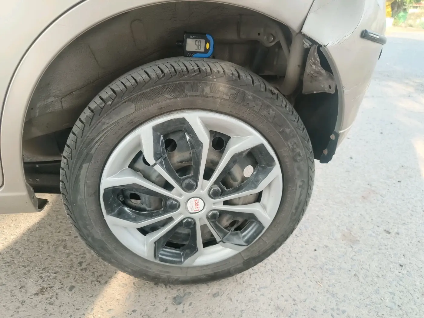 2013 Maruti Wagon R 1.0 VXI, Petrol, Manual, 40,359 km, tyre