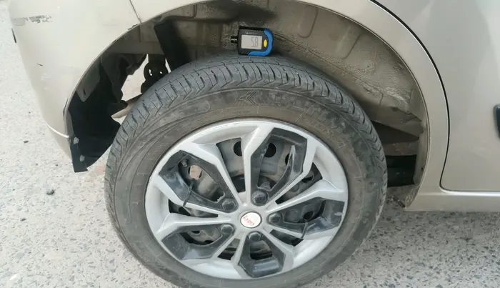 2013 Maruti Wagon R 1.0 VXI, Petrol, Manual, 40,359 km, tyre