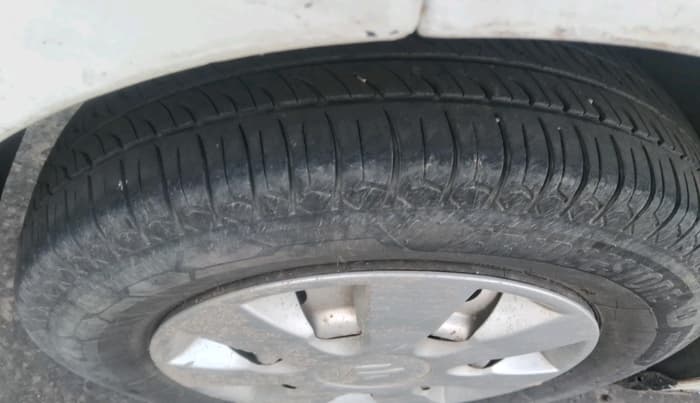 2013 Maruti Wagon R 1.0 LXI CNG, CNG, Manual, 1,47,070 km, tyre