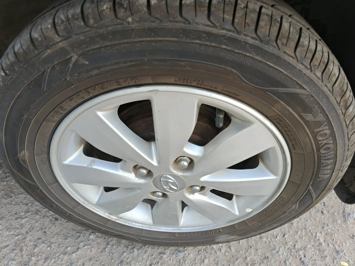2015 Hyundai Xcent S (O) 1.2, Petrol, Manual, 80,646 km, tyre