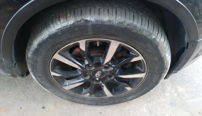 2019 Mahindra XUV500 W11, Diesel, Manual, 1,96,502 km, tyre