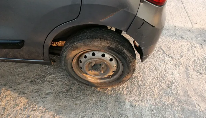 2012 Maruti Wagon R 1.0 LXI CNG, CNG, Manual, 1,03,767 km, tyre