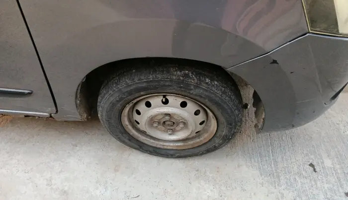 2012 Maruti Wagon R 1.0 LXI CNG, CNG, Manual, 1,03,767 km, tyre