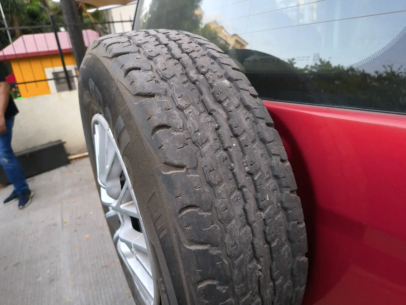 2015 Mahindra TUV300 T6 PLUS, Diesel, Manual, 1,00,738 km, tyre