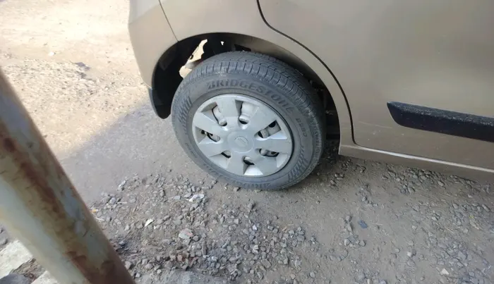 2013 Maruti Wagon R 1.0 LXI CNG, CNG, Manual, 1,60,013 km, tyre