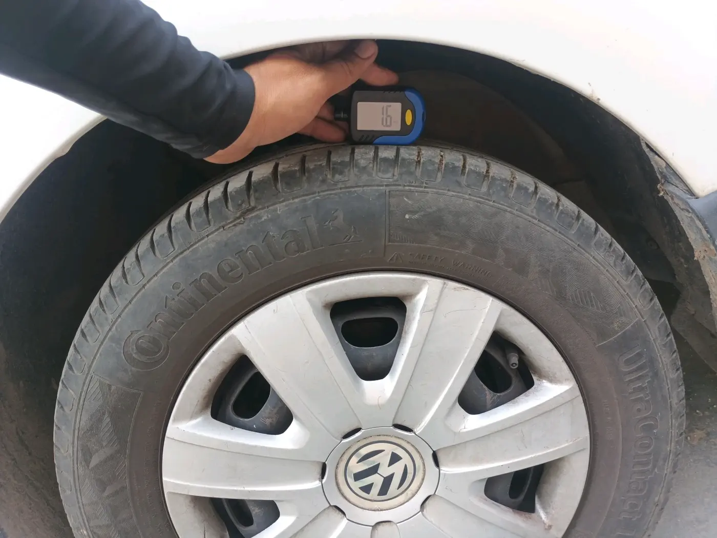 2019 Volkswagen Ameo TRENDLINE 1.0L, Petrol, Manual, 1,35,048 km, tyre