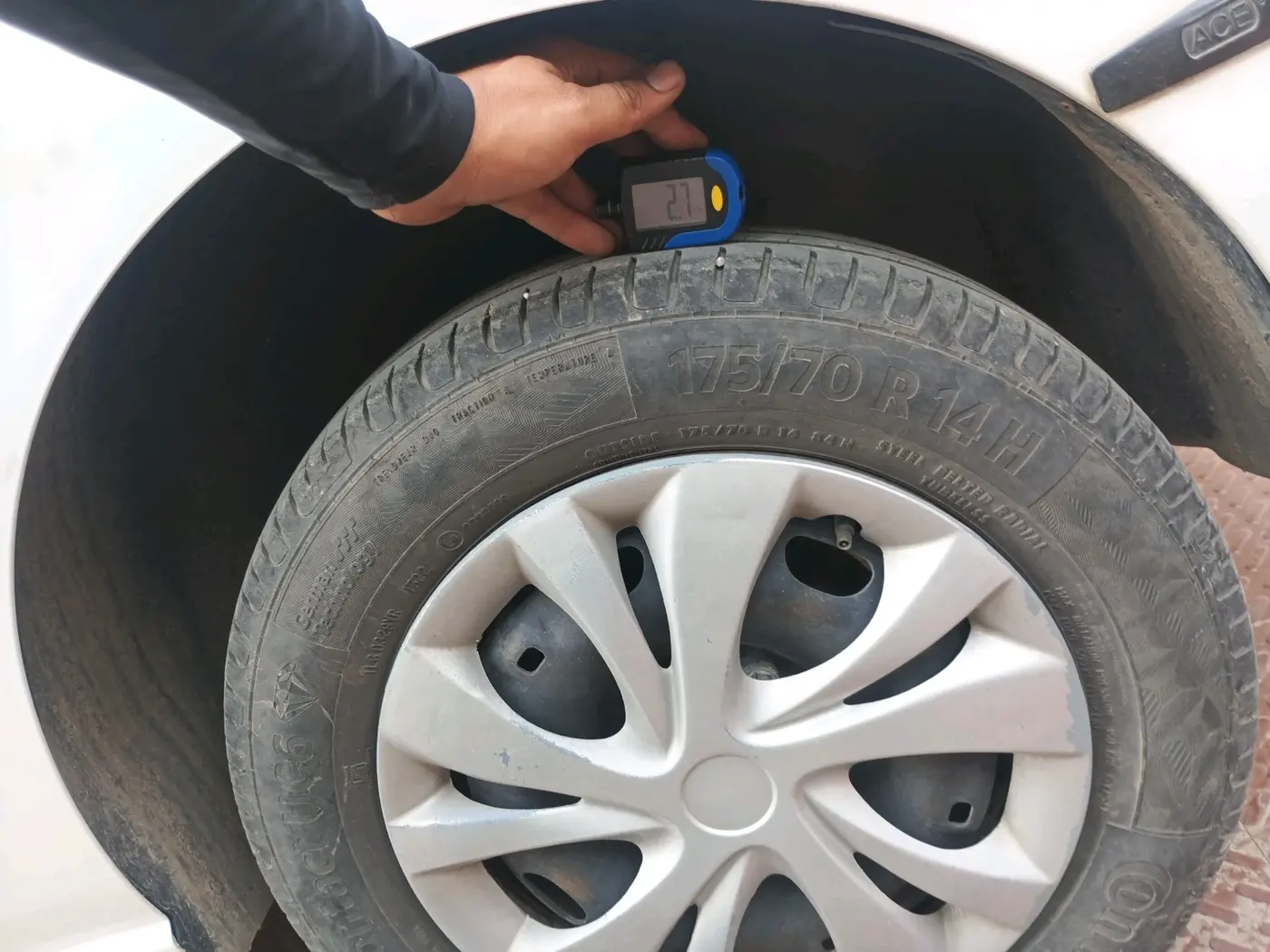 2019 Volkswagen Ameo TRENDLINE 1.0L, Petrol, Manual, 1,35,048 km, tyre