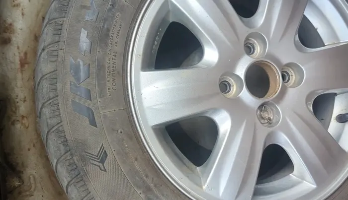 2011 Maruti Swift Dzire ZXI, Petrol, Manual, 1,72,668 km, tyre