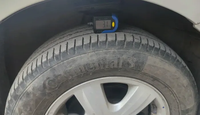 2011 Maruti Swift Dzire ZXI, Petrol, Manual, 1,72,668 km, tyre