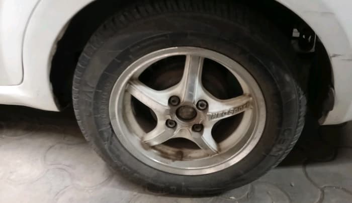 2011 Chevrolet Aveo LS 1.4, Petrol, Manual, 1,08,300 km, tyre