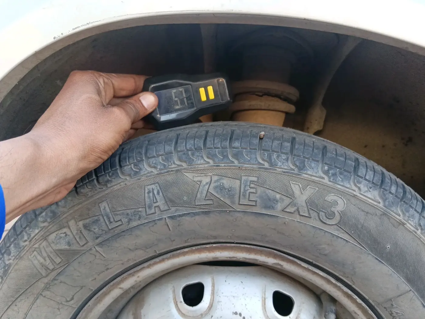 2017 Maruti OMNI E 8 STR, Petrol, Manual, 65,388 km, tyre