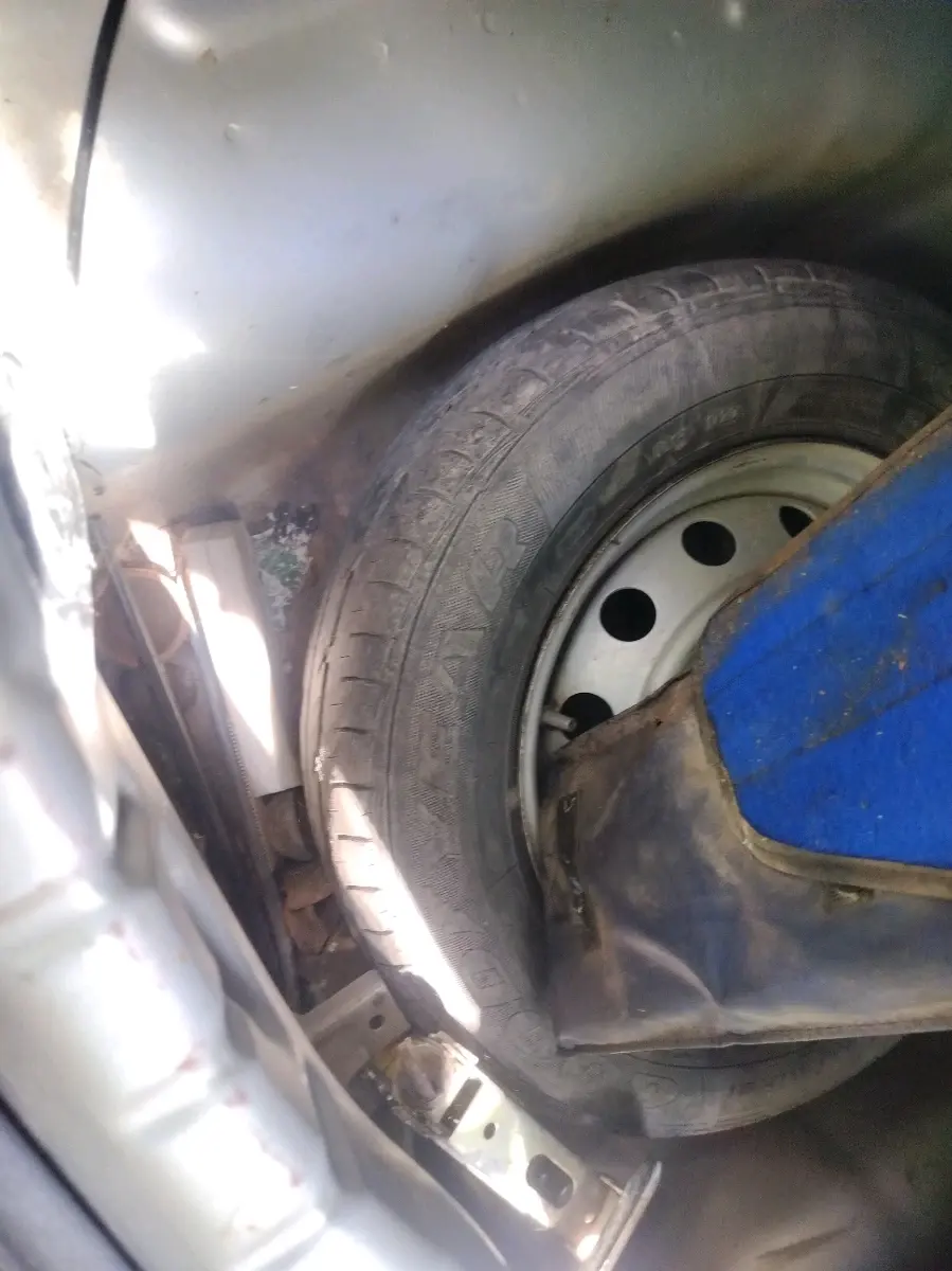 2014 Hyundai Eon ERA +, Petrol, Manual, 52,254 km, tyre