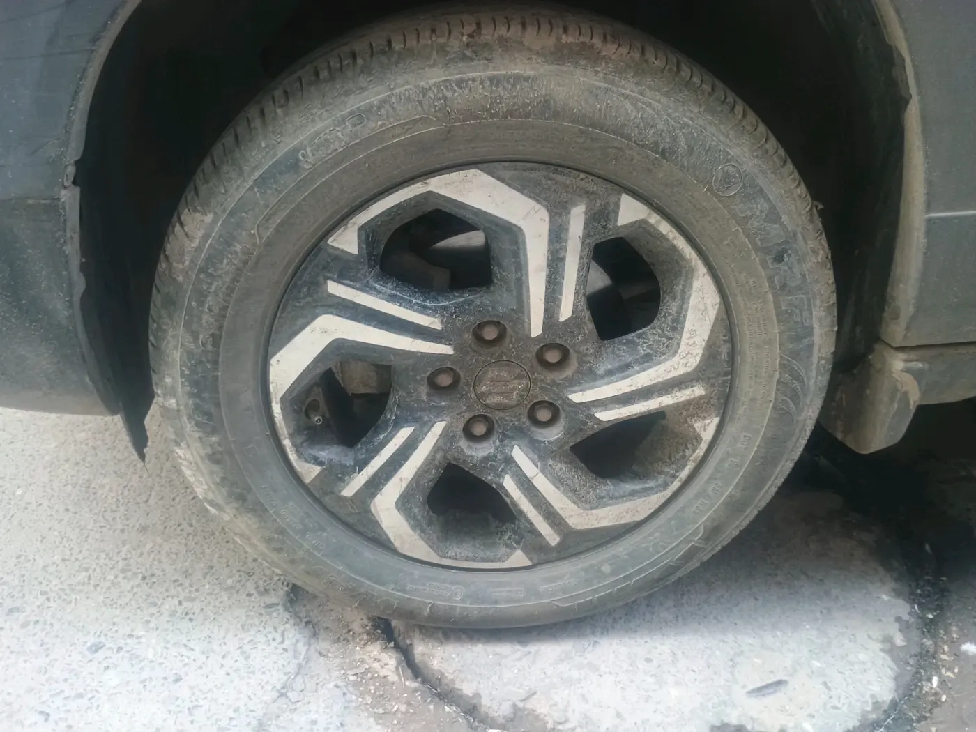 2022 Maruti BREZZA ZXI + SMART HYBRID, Petrol, Manual, 38,589 km, tyre