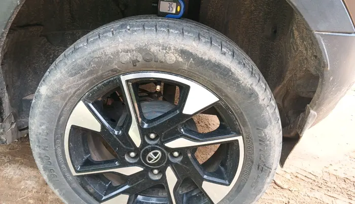 2022 Tata PUNCH ACCOMPLISHED MT, Petrol, Manual, 1,00,211 km, tyre