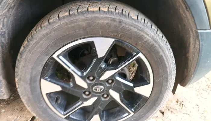 2022 Tata PUNCH ACCOMPLISHED MT, Petrol, Manual, 1,00,211 km, tyre