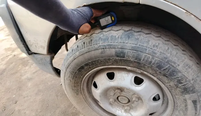 2015 Maruti Eeco 5 STR WITH A/C+HTR, CNG, Manual, 3,17,445 km, tyre