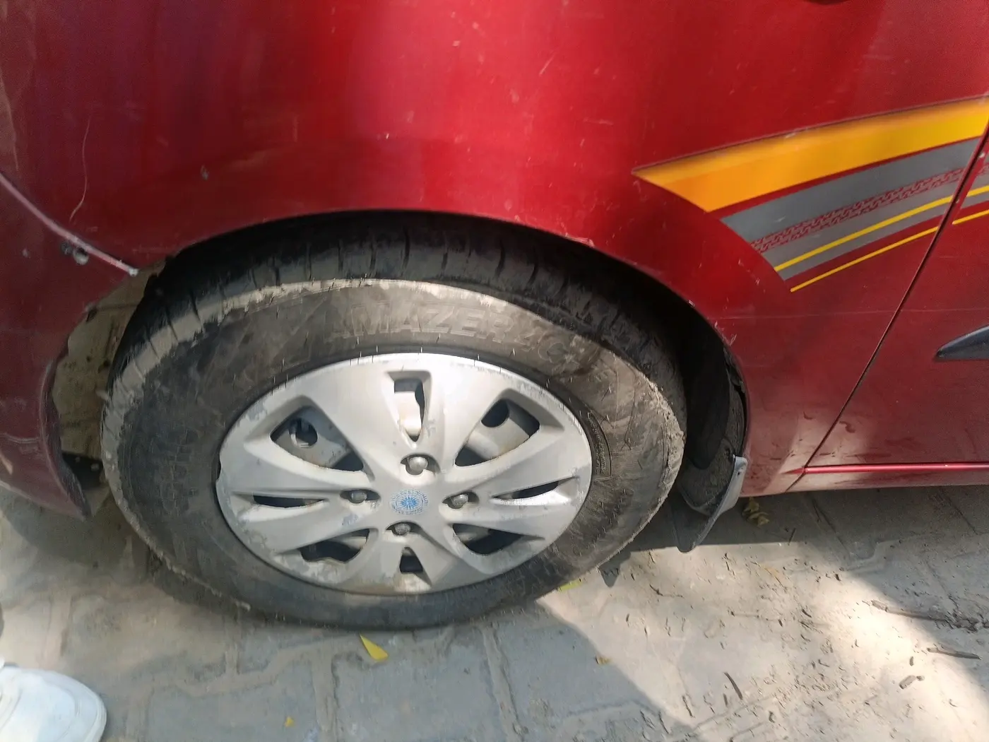 2013 Hyundai i10 ERA 1.1, CNG, Manual, 1,37,066 km, tyre