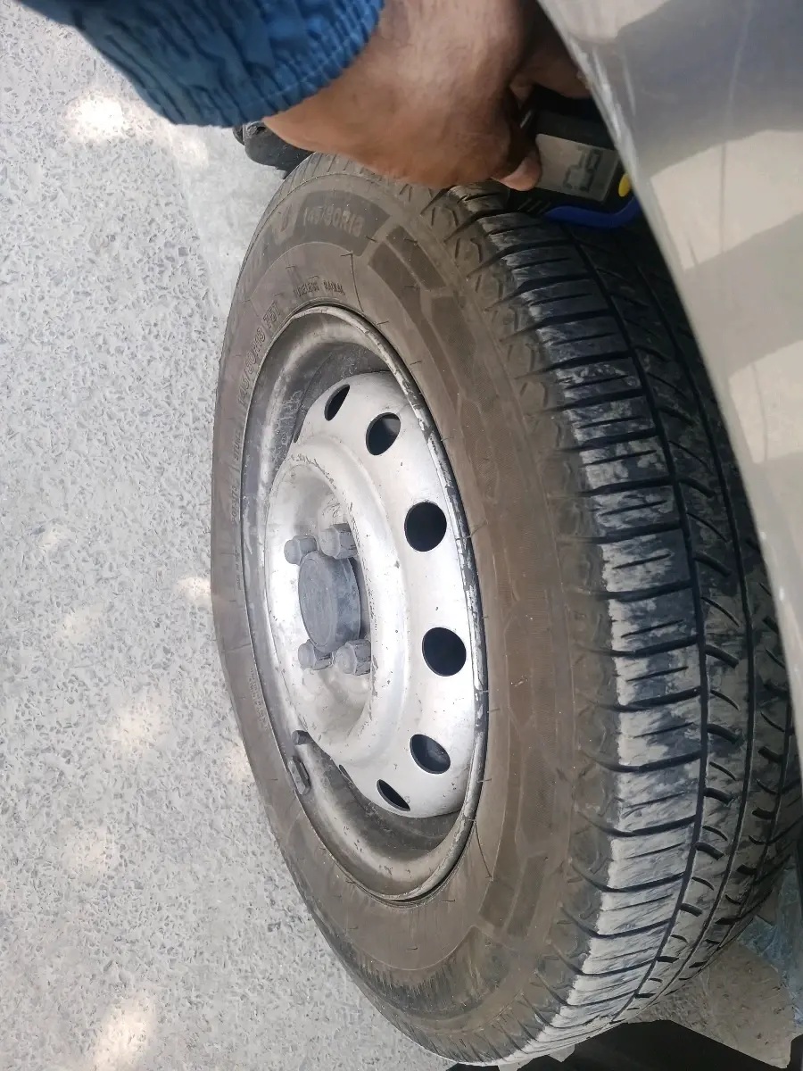 2014 Maruti Wagon R 1.0 LXI CNG, CNG, Manual, 2,22,637 km, tyre