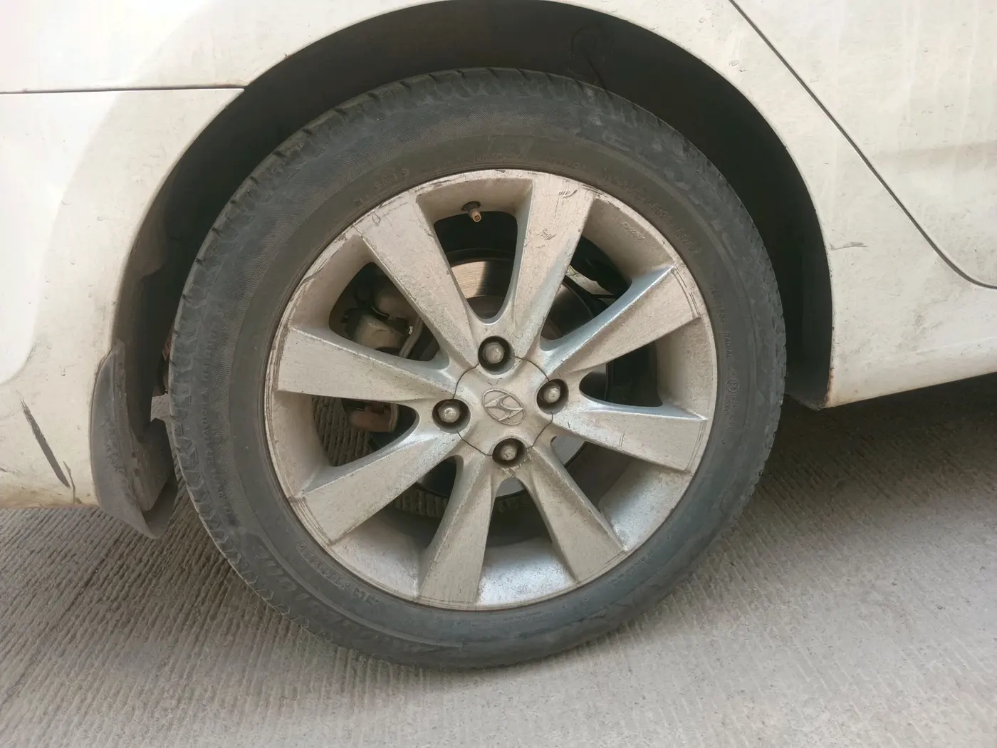 2011 Hyundai Verna FLUIDIC 1.6 CRDI SX, Diesel, Manual, 1,70,809 km, tyre