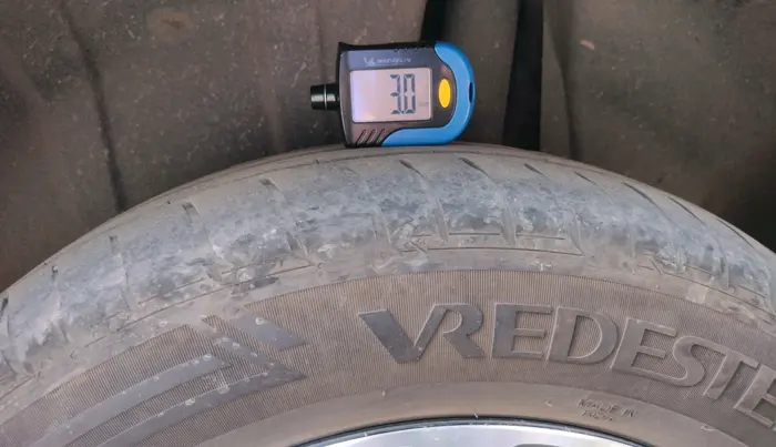 2021 Maruti Ertiga VXI CNG, CNG, Manual, 3,86,835 km, tyre