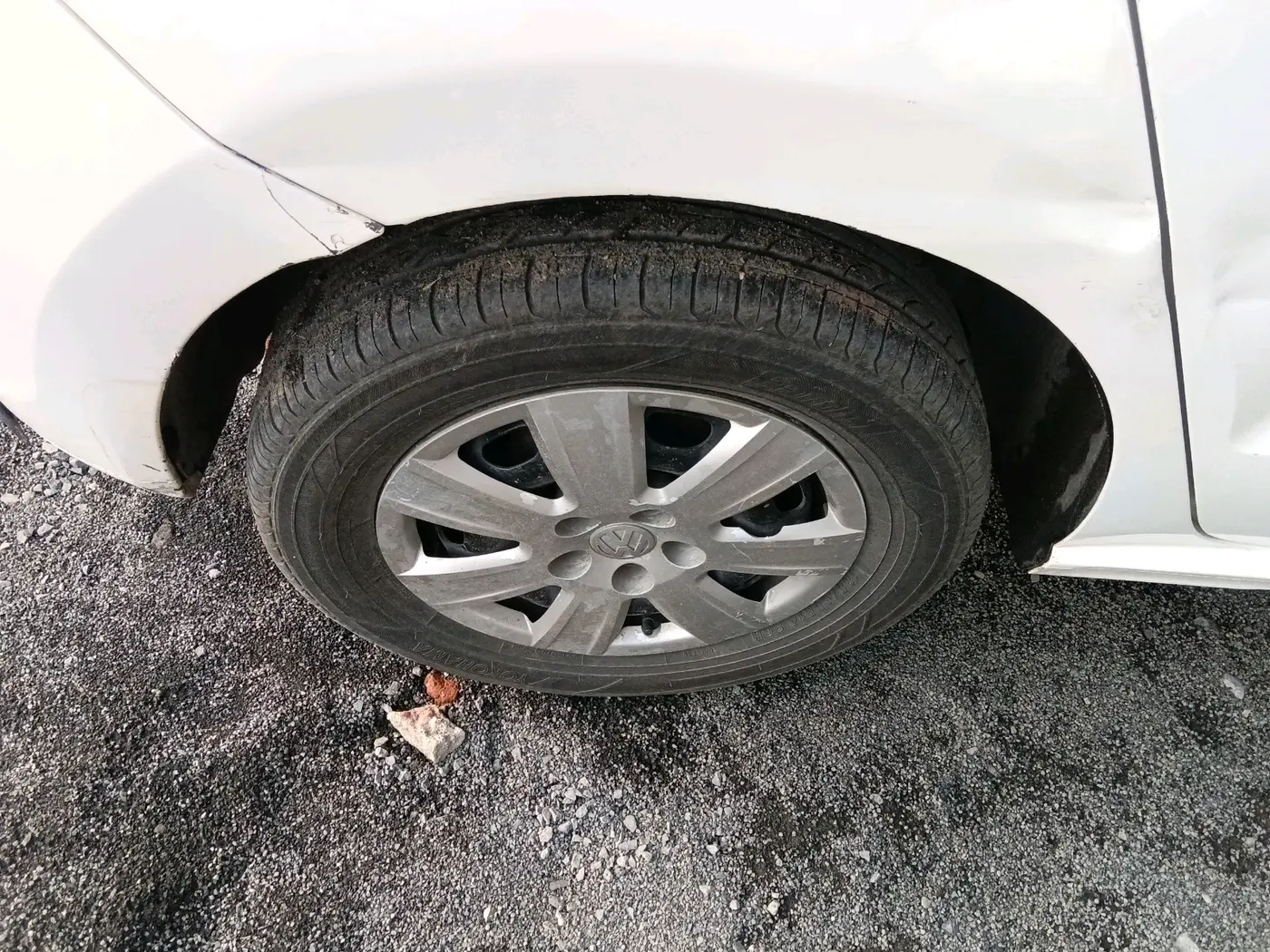 2015 Volkswagen Polo TRENDLINE 1.5L, Diesel, Manual, 2,45,835 km, tyre